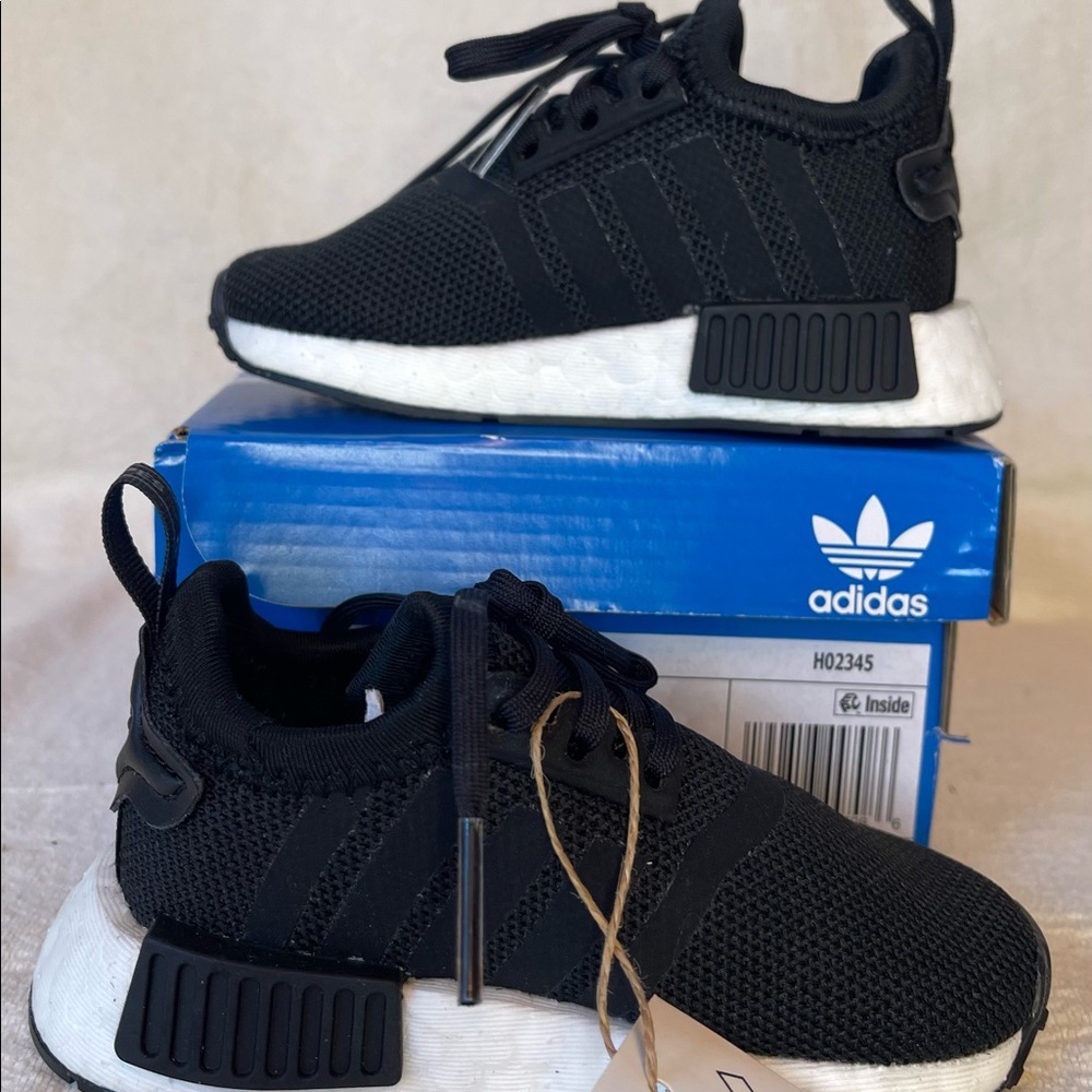 Brand new unused Adidas Kid/Toddler 5K Black/White Casual sneaker
